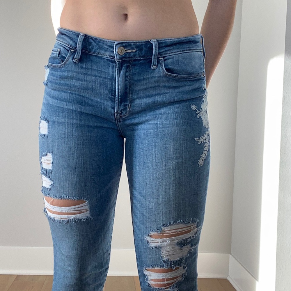 jeans with white flower detail from A&F!!